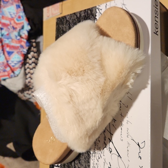 Kensie  New Fur Slippers - Picture 1 of 4